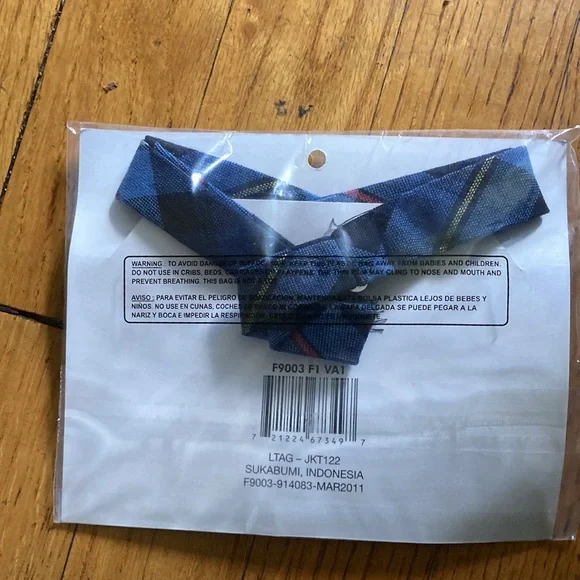 16 French Toast Adjustable Plaid Bow Tie - Picture 3 of 3